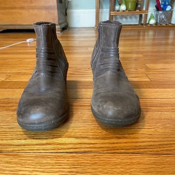 Keen wedge, newbuck booties 8.5 - Picture 2 of 9